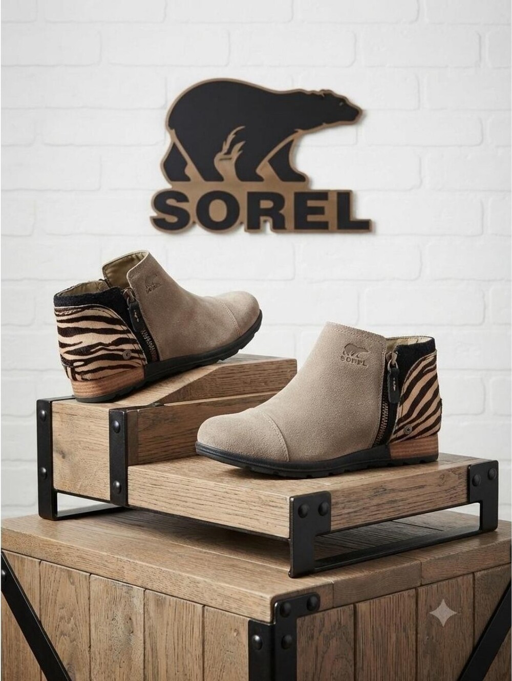 Sorel Emelie Chelsea Ankle Boots, Animal Print Calf Hair, Size 12. 1.25" Heel